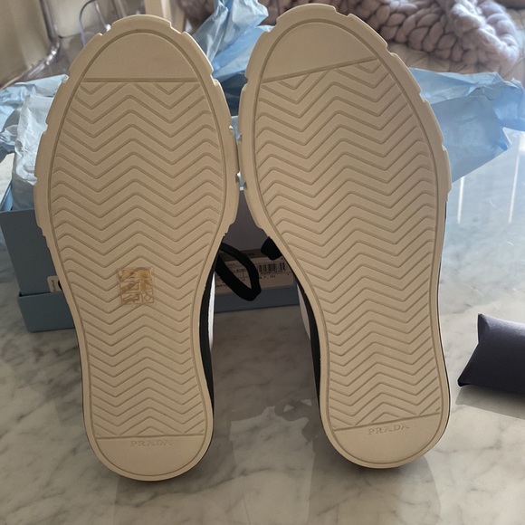 Prada Sneakers White/Navy/Red 40 NWT - Picture 6 of 8